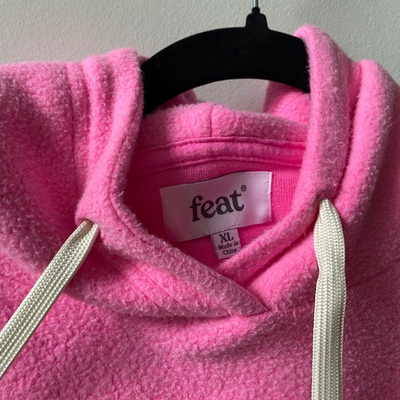 FEAT BlanketBlend Crop Hoodie Sweatshirt in Hot Pink - Size XL - New NWT - Picture 3 of 7